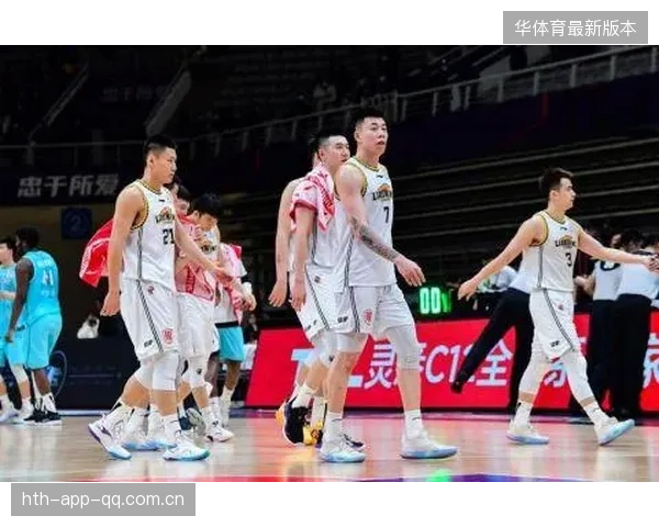 CBA青岛靠连续协防成功,比赛强度骤然提升